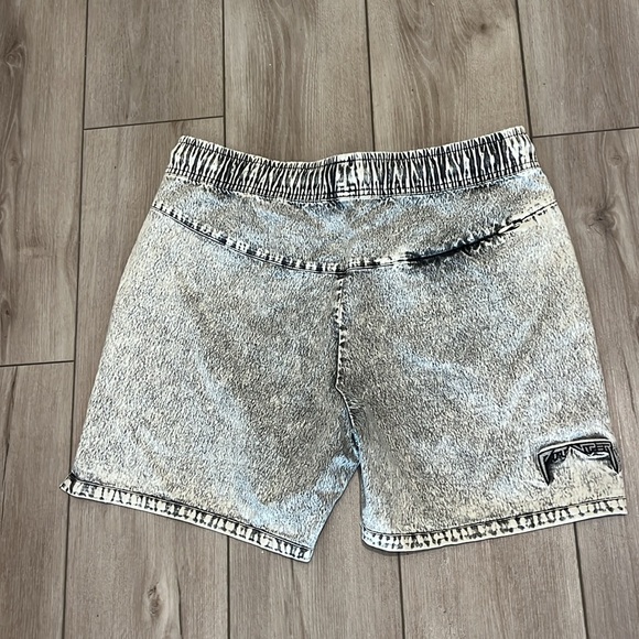 Pit Viper Large Acid Wash Denim Short - Picture 2 of 8